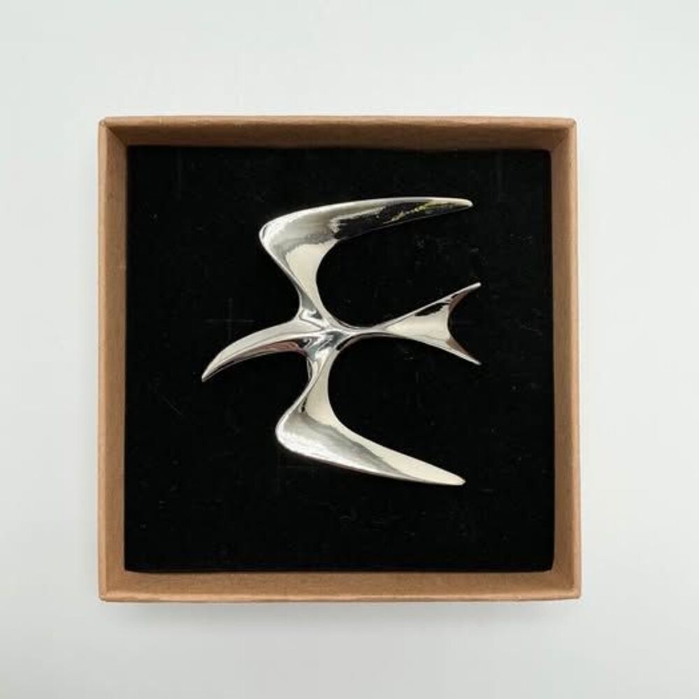 Vintage Sarah Conventry Silver Tone Seagull in flight brooch, minimalist CLRBX